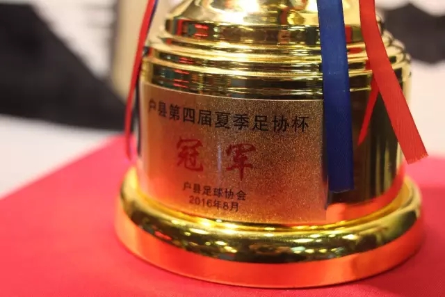 吾米提江受伤后首次发布照片，王钰栋称赞其帅气